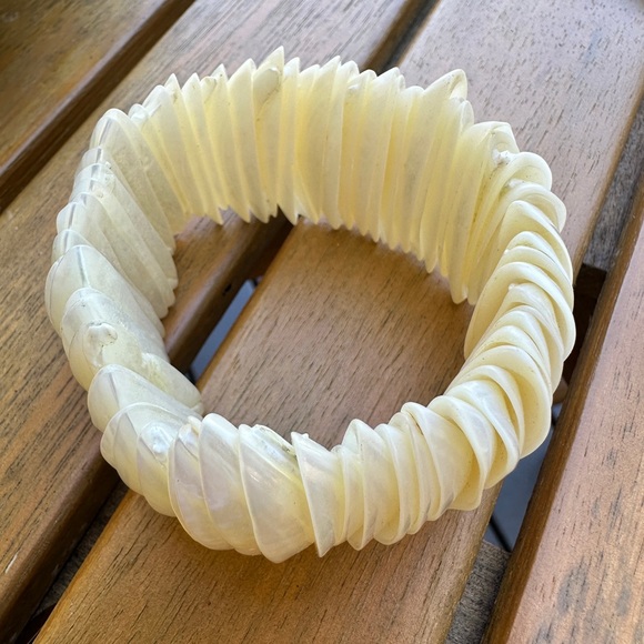 SOLD Shell & Wood Jewelry Lot - Picture 5 of 16